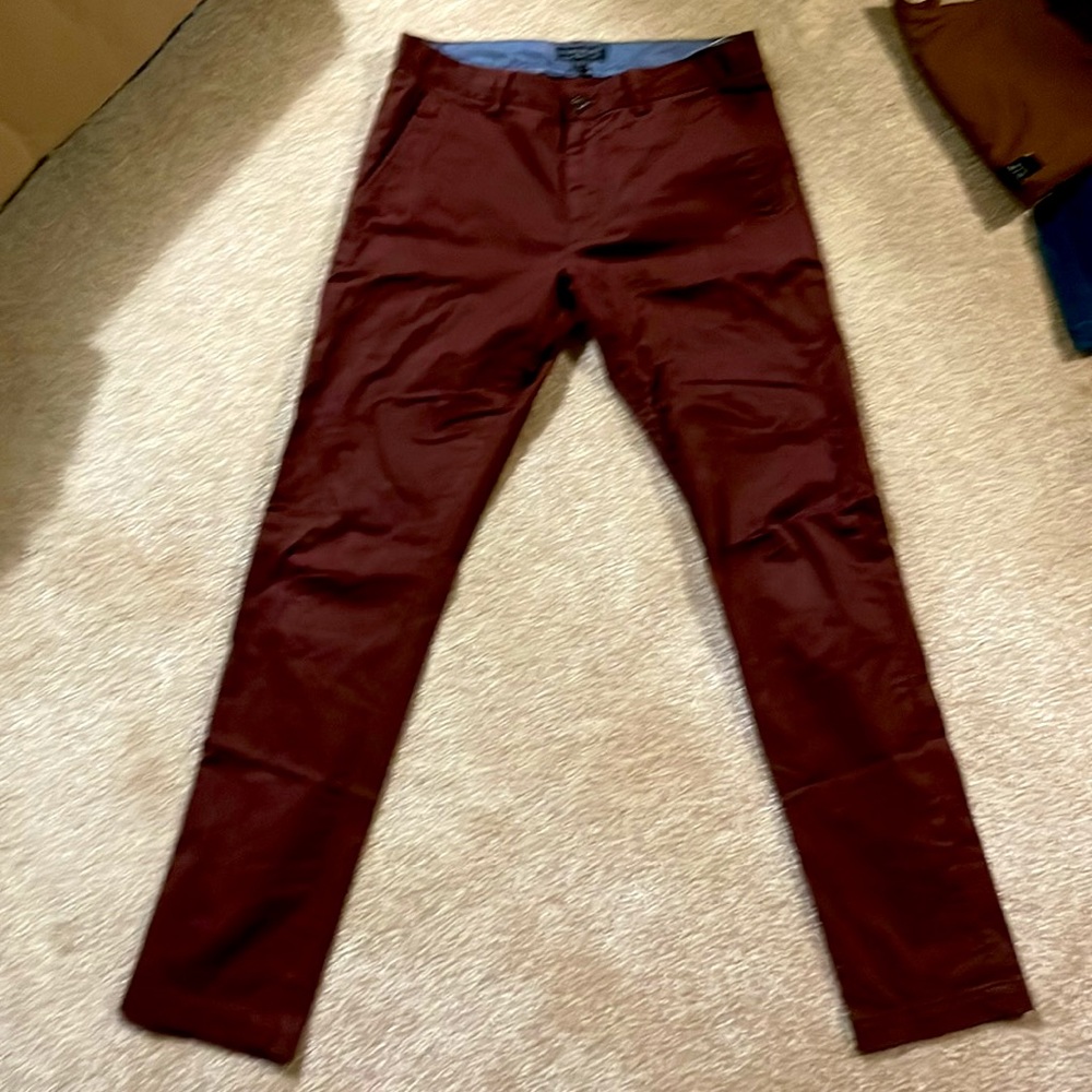 Banana Republic Fulton Skinny Chino Pants Red Maroon (3% spandex= comfy). 32x34